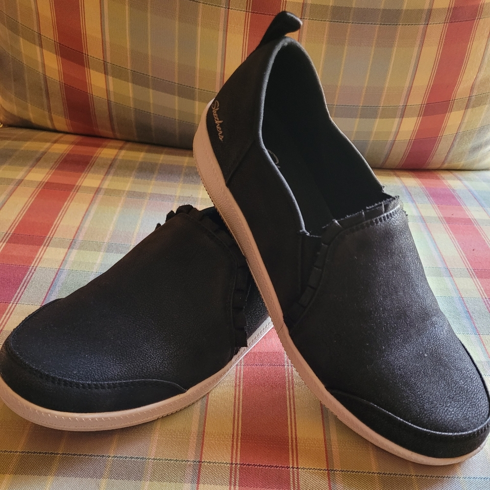 Skechers Ruffle Slip On Shoes Madison Ave Black Size 6 Sneakers Memory Foam